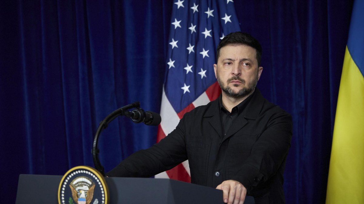 El presidente de Ucrania, Volodímir Zelensky, tras reunirse este domingo con Donald Trump en Palm Beach.