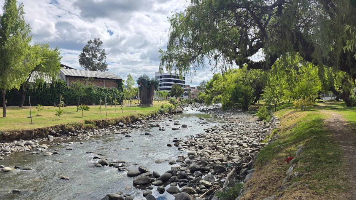 El caudal del río Tomebamba pesea a estar dentro de lo normal se podría cerrar la semana en estiaje ante la falta de lluvia.