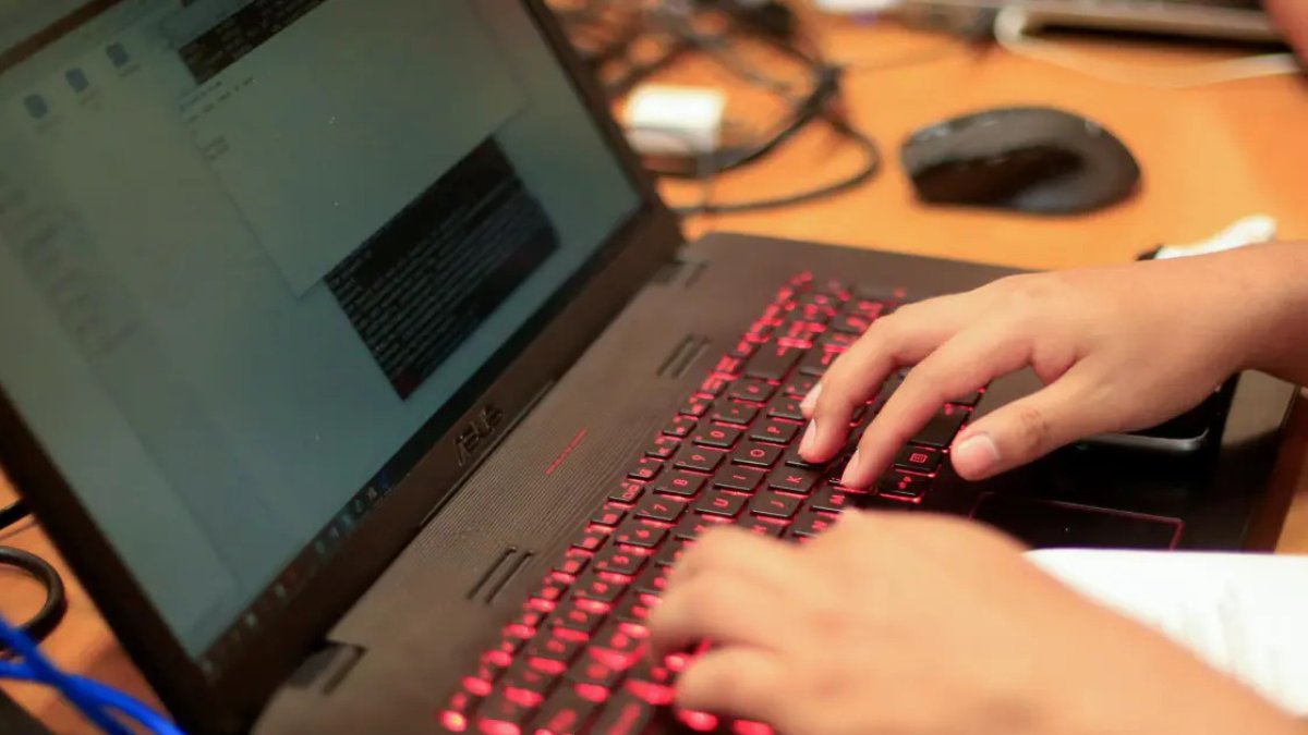 Usuarios. La expansión de la fibra en América Latina impulsa la renovación de las telecomunicaciones.