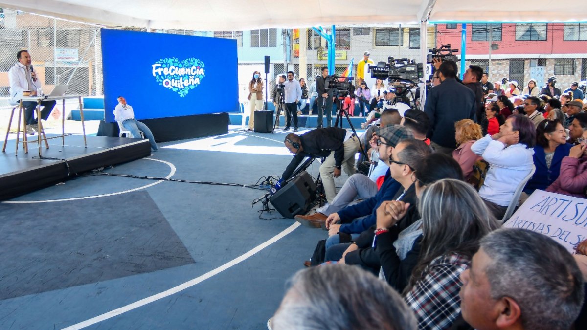 Los nuevos funcionarios acompañaron al alcalde en su informe semanal Frecuencia Quiteña el 29 de diciembre de 2025.