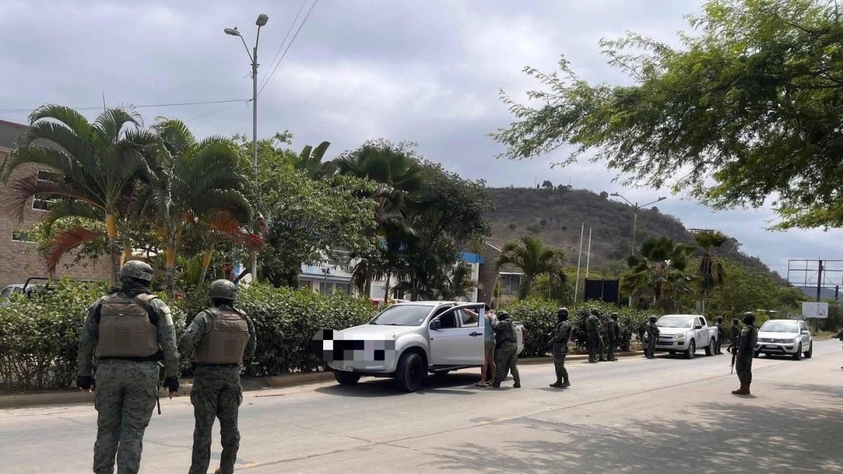 El cantón Puerto López está bajo vigilancia policial y militar.