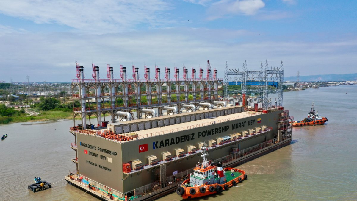 Solo para arrendar la barcaza Murat Bey, en dos ocasiones, el Gobierno ha destinado $57,1 millones.