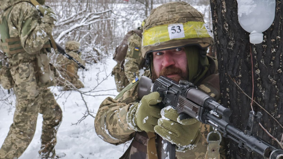 Fuerzas Armadas de Ucrania muestra a reclutas durante su entrenamiento militar en la región de Zaporizhia, Ucrania, el 29 de diciembre de 2025.