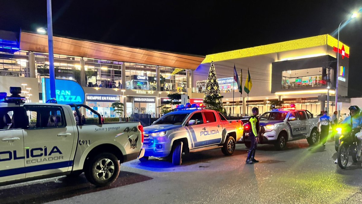 El ataque armado ocurrió en la zona de parqueadero del centro comercial.