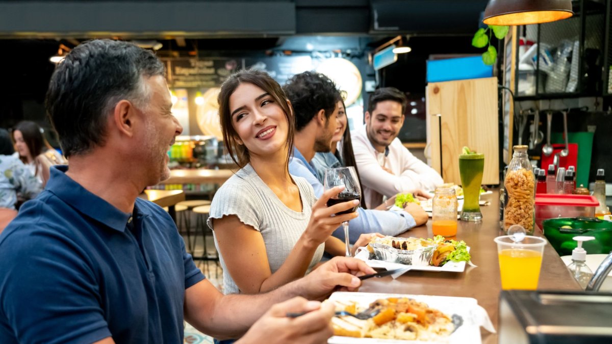 Varios malls de Guayaquil operan con horarios especiales este 1 de enero de 2026. Patios de comida, cines y restaurantes atienden desde el mediodía.