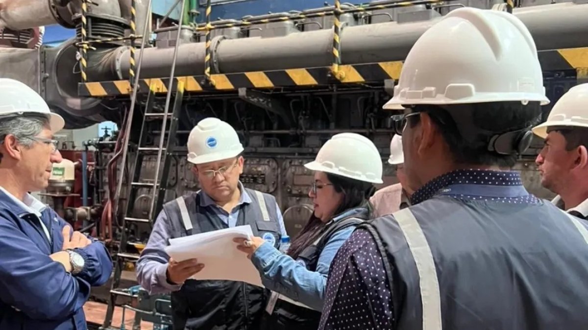 El contralor Mauricio Torres realizó una visita técnica a la termoeléctrica Catamayo, observada por irregularidades en su repotenciación.