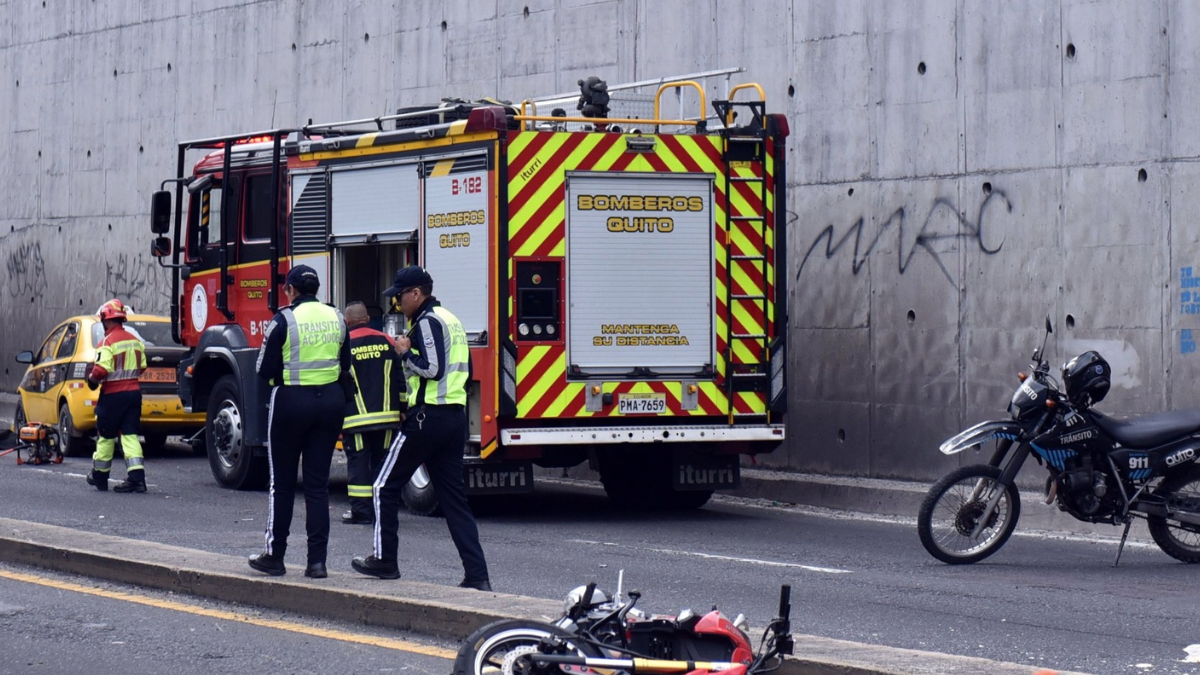 En el puente a desnivel en el sector de San Carlos, av. Occidental, de norte a sur, ocurrió un siniestro de tránsito.