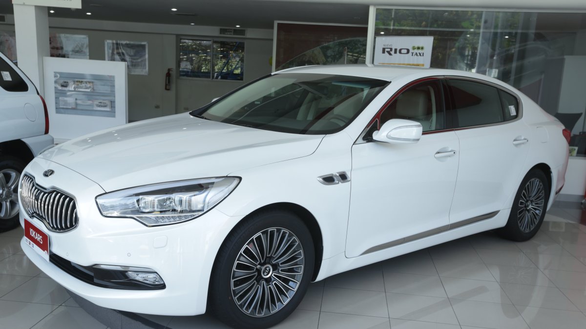 En 2025, Ecuador importó un 27 % más de carros.