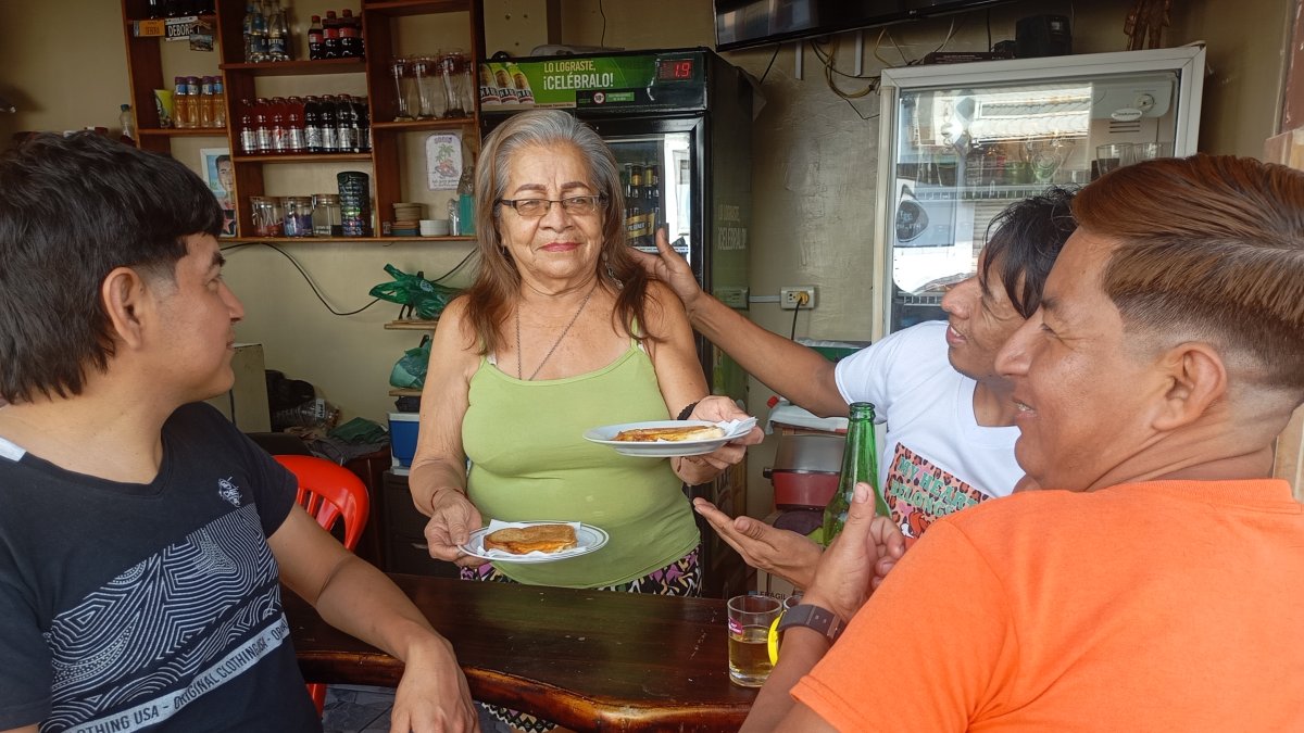 Propietaria. Dévora Barzola Lindao es la mujer propietaria de este local tradicional de Playas.