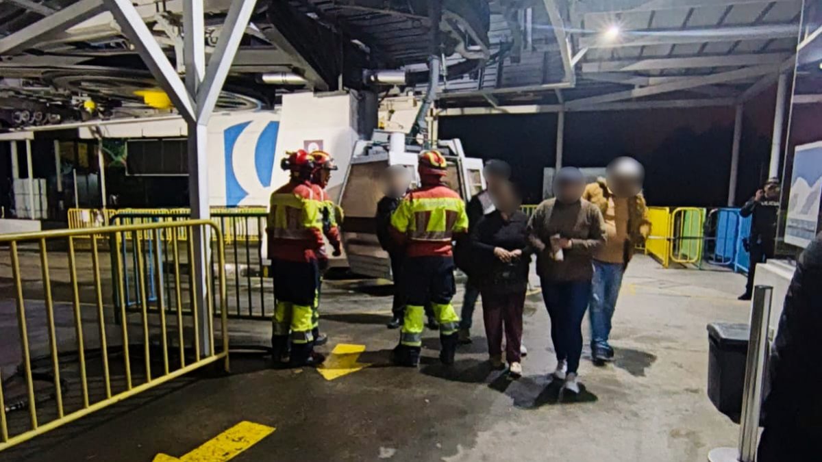 La suspensión del Teleférico de Quito dejó a más de 200 turistas varados en Cruz Loma por seguridad.