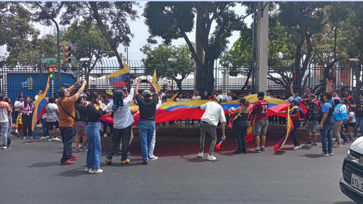 Venezolanos se juntaron en la gobernación de Guayas en Guayaquil.