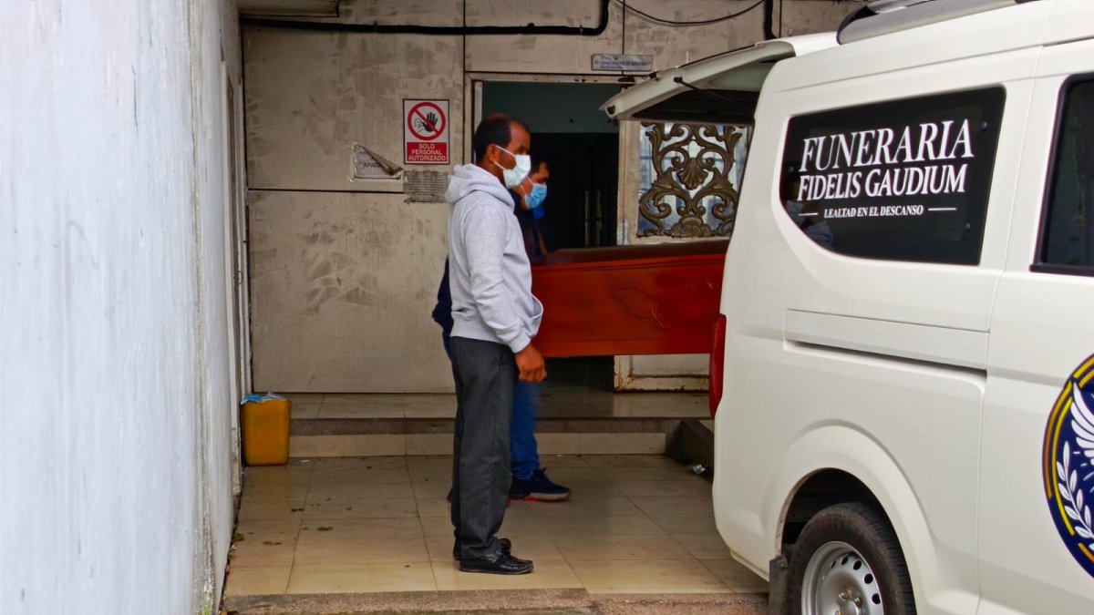 Luto. La familia volvió a los funerales 20 días después. Dos hermanos fueron asesinados en Los Ríos.
