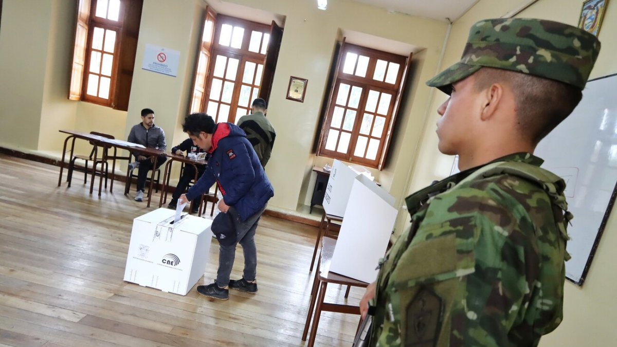 En 2027, los ecuatorianos elegirán prefectos, alcaldes y autoridades parroquiales.