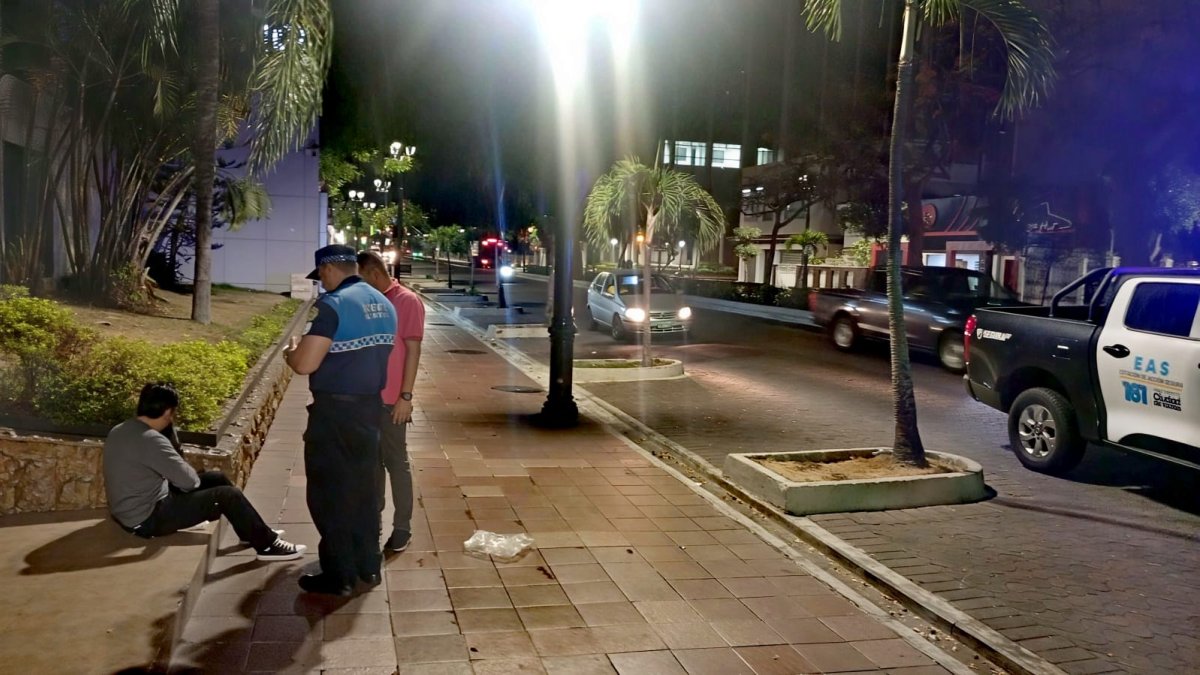 Hombre fue hallado bajo presuntos efectos de escopolamina en el centro de Guayaquil.