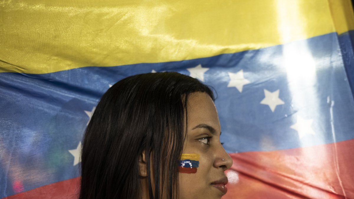Una mujer participa en una manifestación este sábado, en Manaos (Brasil).