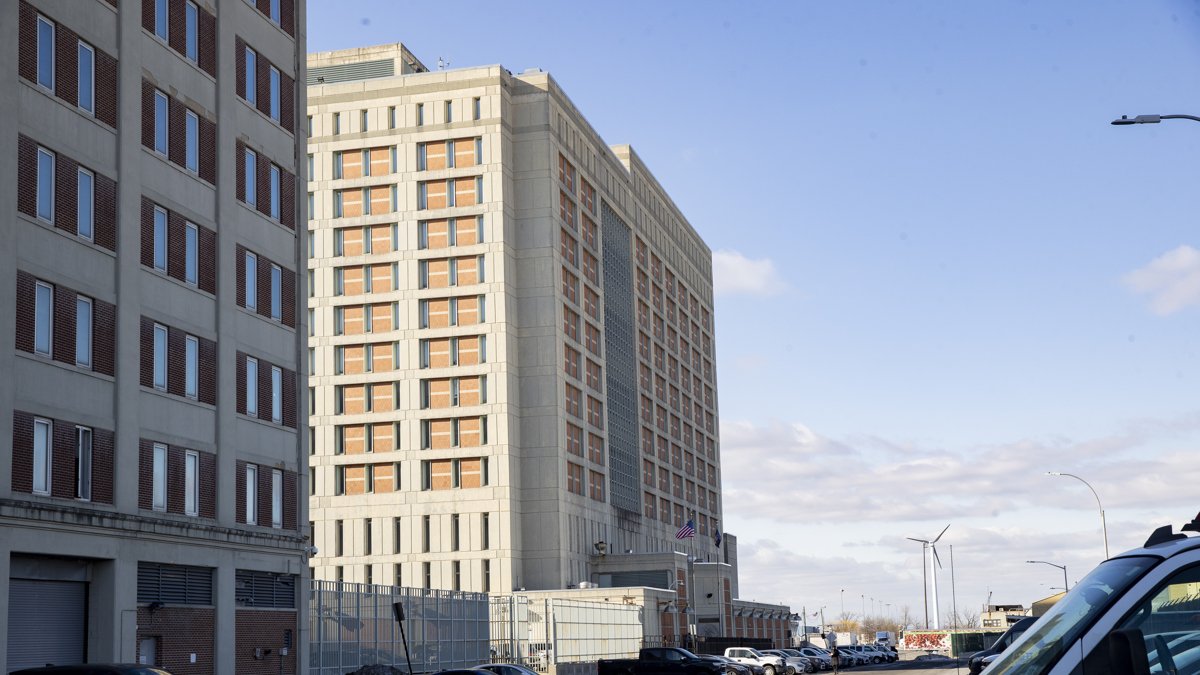 Fotografía que muestra el Centro Metropolitano de Detención de Brooklyn (MDC), donde se encuentra el presidente de Venezuela, Nicolás Maduro.