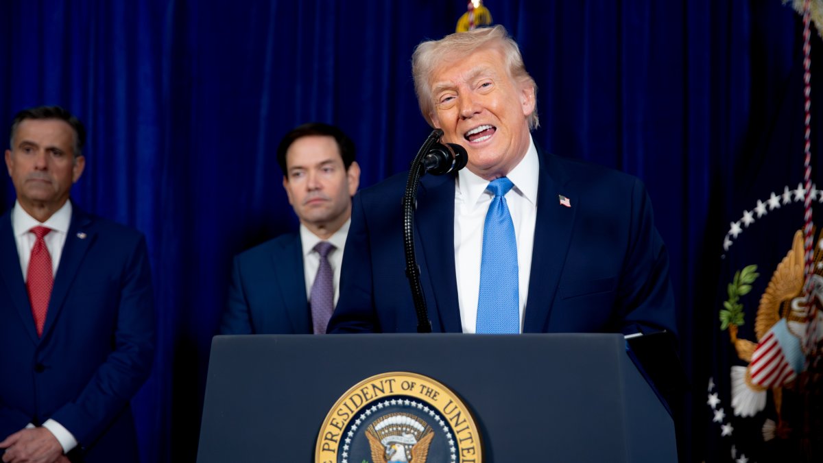 Donald Trump dirigiéndose a la nación.