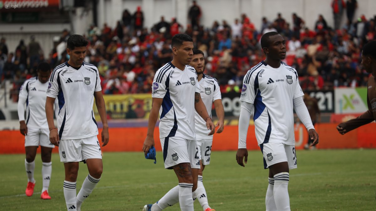 Los problemas dirigenciales y deudas opacaron el accionar deportivo de los jugadores del equipo que terminaron peleando puestos de copa en el año 2025.