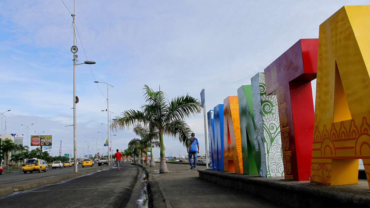 Imagen referencial del malecón de Manta, uno de los destinos más visitados durante el feriado de Año Nuevo en Manabí