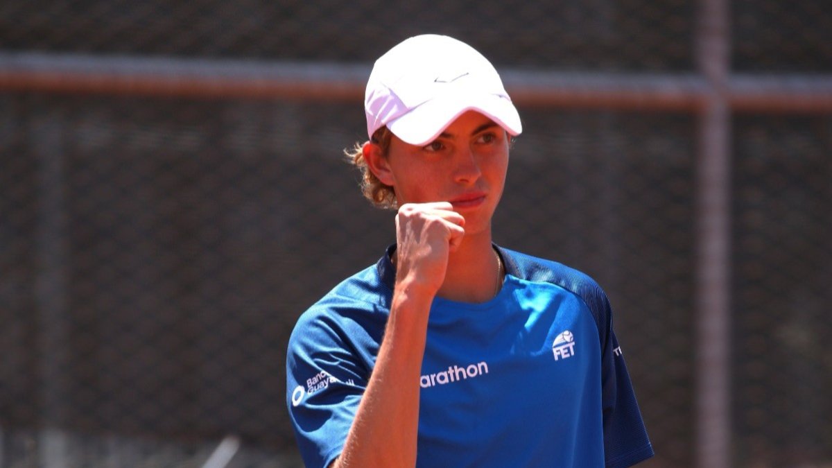 Emilio Camacho es un destacado tenista juvenil ecuatoriano.