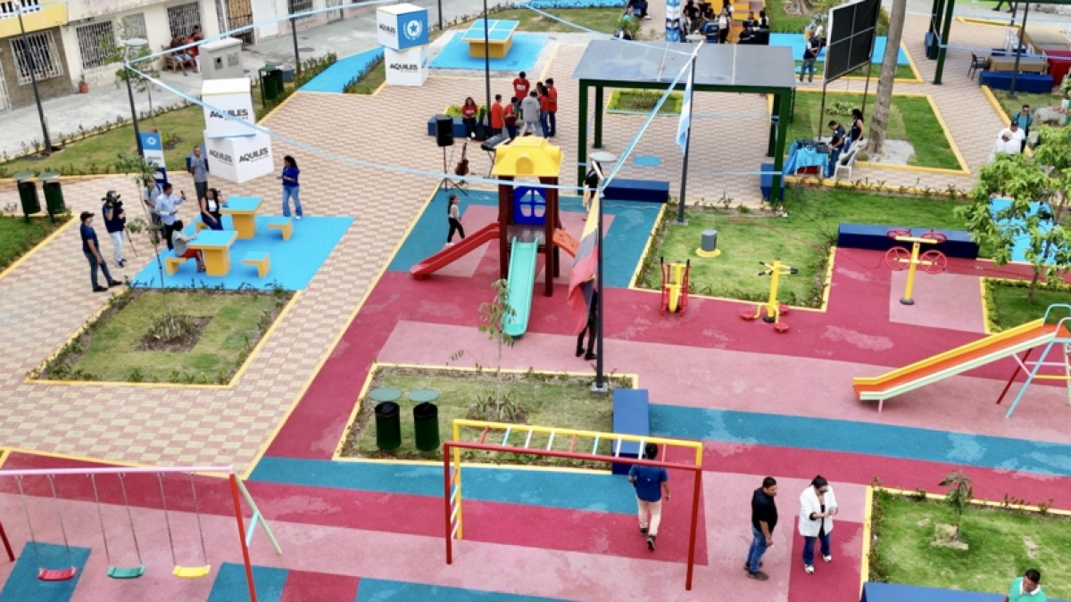 Obras de infraestructura urbana se ejecutan en distintos sectores de Guayaquil con recursos provenientes de la Contribución Especial de Mejoras.