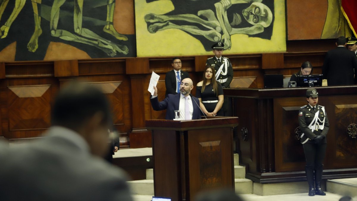 Mario Godoy habló por más de una hora en el Pleno de la Asamblea, tras los cuestionamientos en su contra.