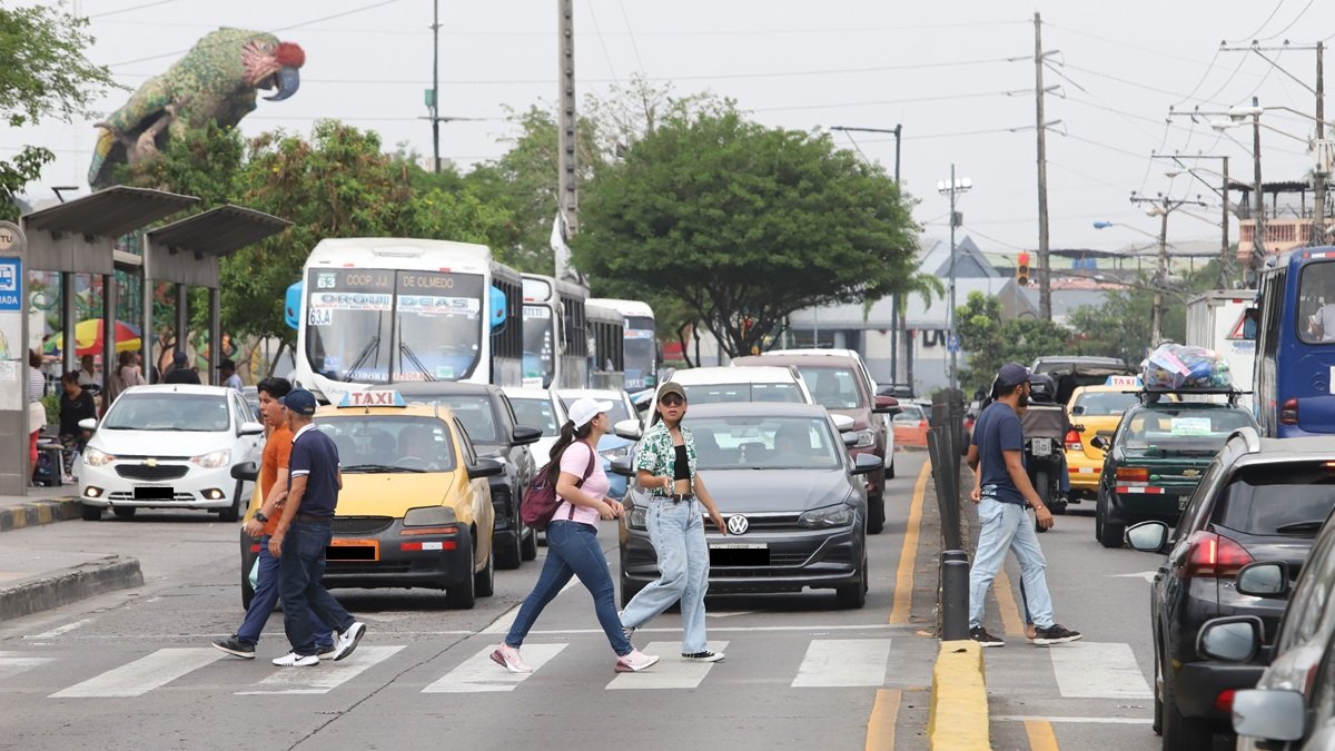 Ciudadanos indicaron haber percibido un olor a caucho quemado en diversas zonas de Guayaquil.