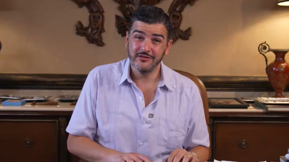 El alcalde de Guayaquil, Aquiles Álvarez, habló desde su despacho municipal.