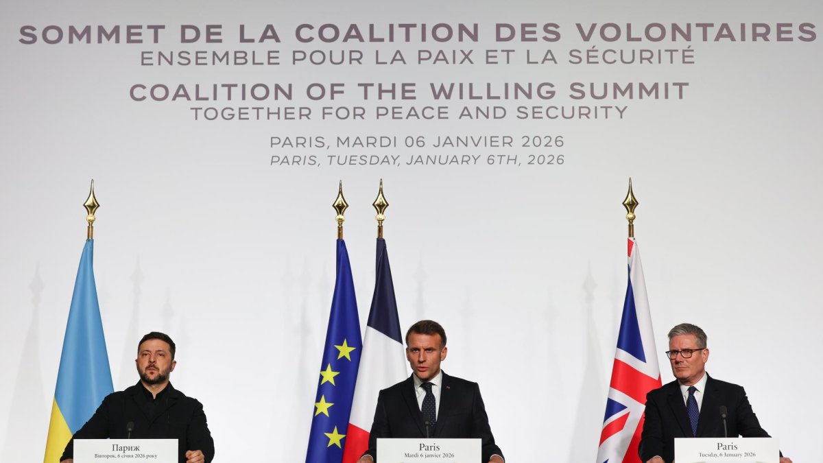 (De izquierda Un derecha) El presidente ucraniano, Volodímir Zelenski; el presidente francés, Emmanuel Macron; y el primer ministro británico, Keir Starmer.