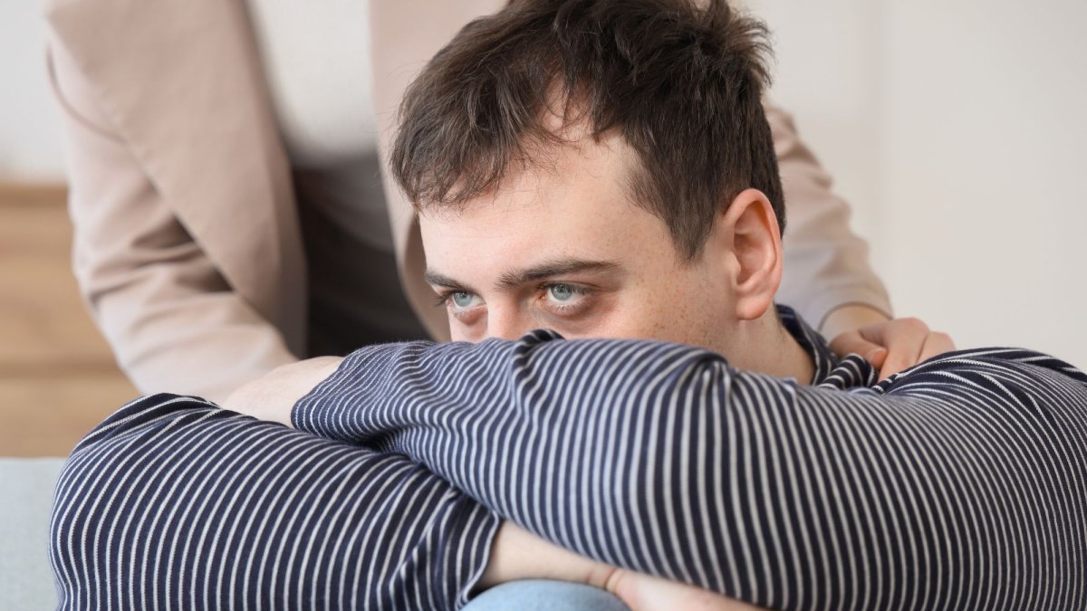 La adicción aparece cuando la persona ya no realiza una conducta por disfrute, sino para evitar el malestar físico y emocional que provoca no repetirla.