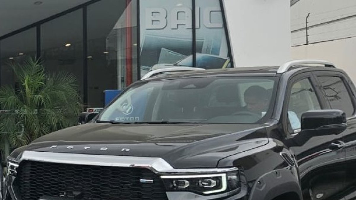 La Foton Tunland V9 se caracteriza por su innovación y potente motor Diesel Aucan 2.0 litros, que combina un sistema híbrido de 48 V con máxima potencia de 175 caballos de fuerza.