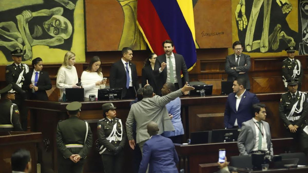 Niels Olsen no pudo calmar a los legisladores, luego de provocaciones en el debate, desarrollado el 6 de enero del 2026.