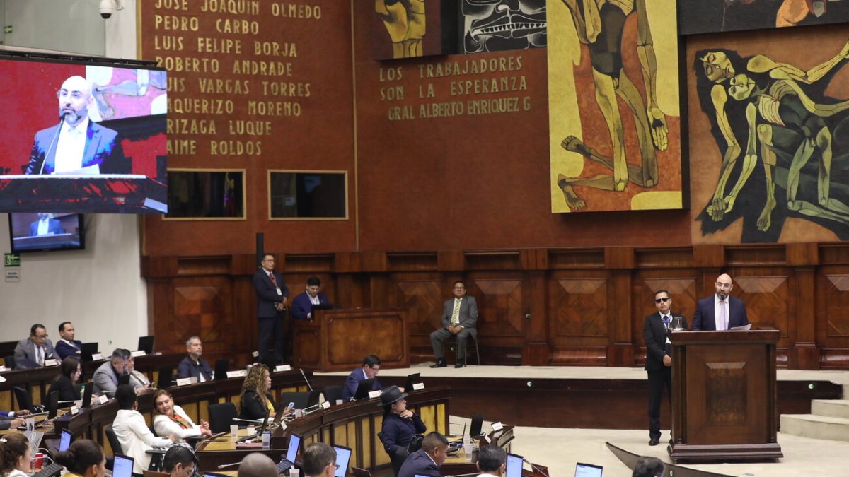 Mario Godoy en la Asamblea durante su comparecencia por los señalamientos en su contra.