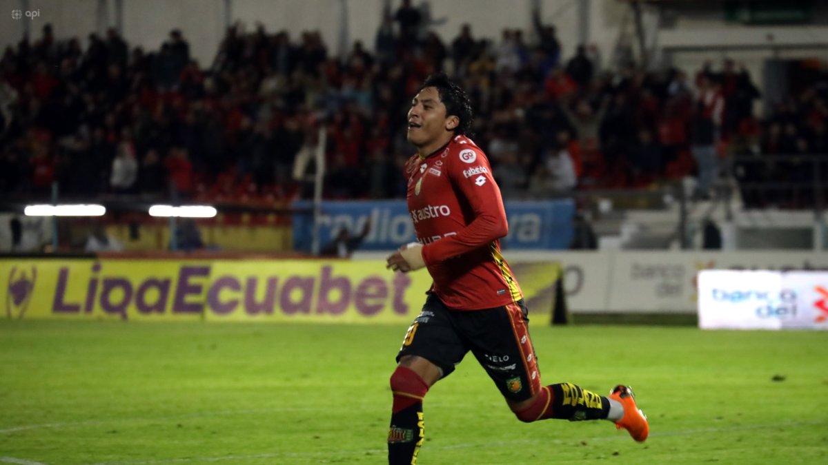 Alejandro Tobar tuvo una destacada campaña con el Deportivo Cuenca en la LigaPro 2025.