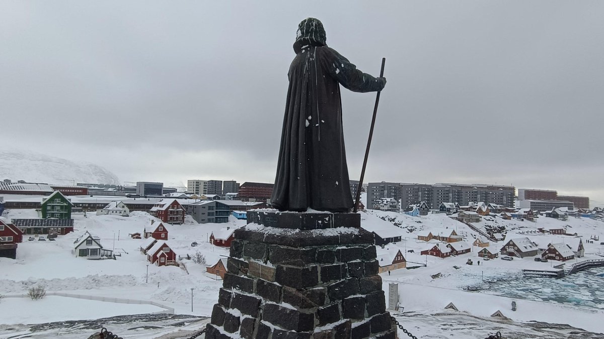 Vista de una calle de Nuuk, Groenlandia.