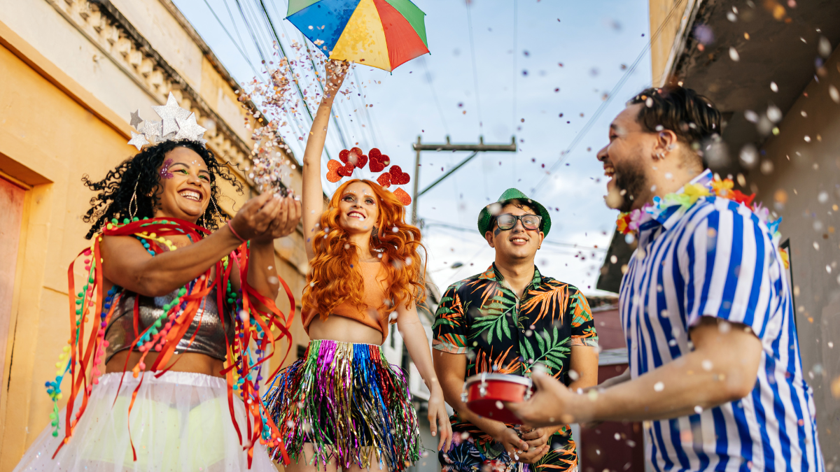 Festividades del Carnaval 2026 en Ecuador atraen turistas nacionales e internacionales.