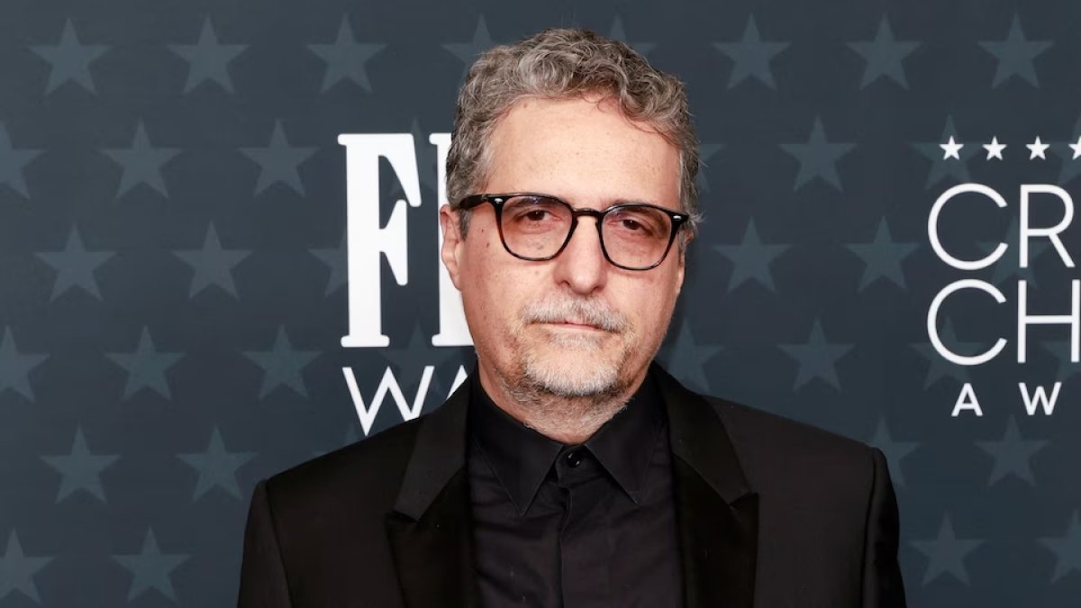 El director brasileño  Kleber Mendonça Filho durante la gala de los Critics Choice Awards 2026.