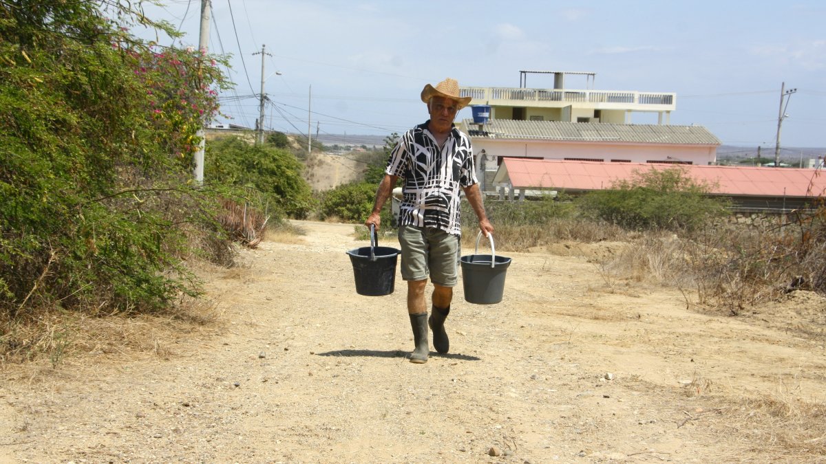 La falta de agua potable en Santa Elena no es un hecho aislado: se repite cada feriado y temporada alta desde hace décadas, pese al crecimiento turístico e inmobiliario.