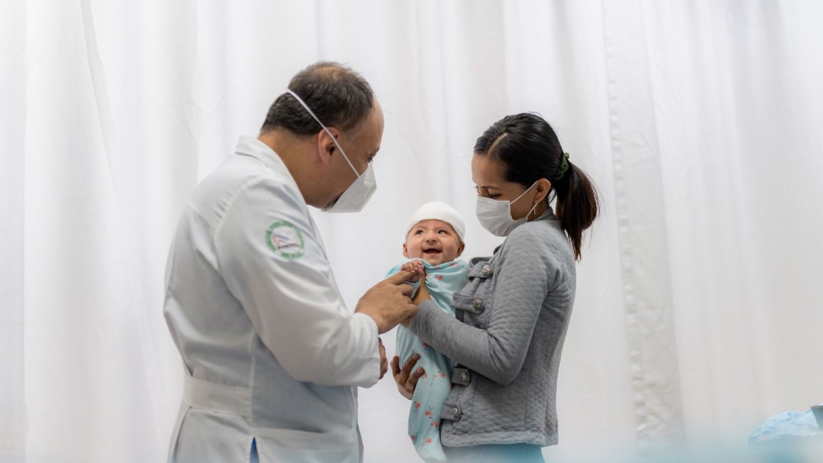 Cirugías de alta complejidad y brigadas médicas permitieron atender a más de 1.500 niños sin acceso a seguro médico.