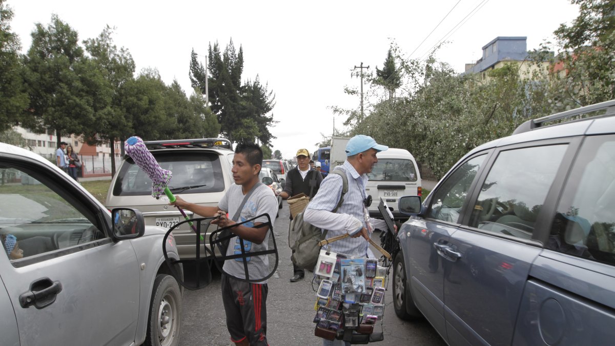 El porcentaje del trabajo informal en Ecuador se mantiene alto.