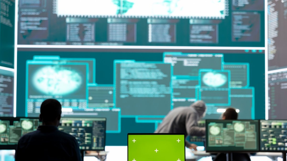 El enfrentamiento entre las IAs utilizadas dentro y fuera de la ley plantea un escenario de ciberseguridad complejo.