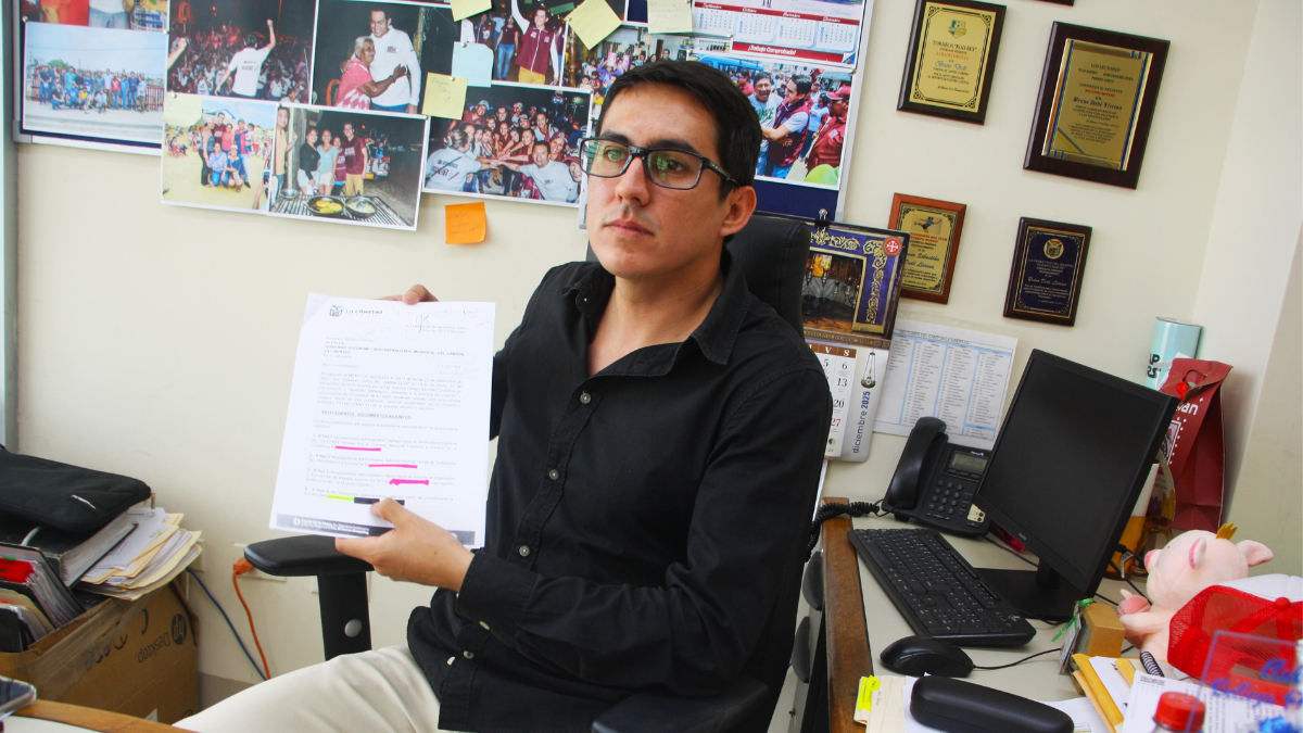 Bruno Dedé es concejal del cantón La Libertad, provincia de Santa Elena. Es psicólogo clínico y máster en Administración Pública.