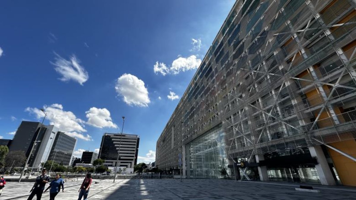 Plataforma financiera, complejo gubernamental que agrupa oficinas clave del sector público.