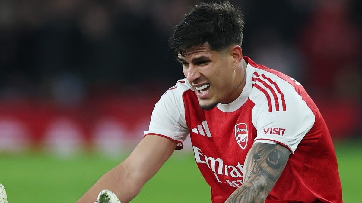 Hincapié fue sustituido al minuto 57 durante el empate sin goles ante Liverpool, el jueves 8 de enero de 2026.