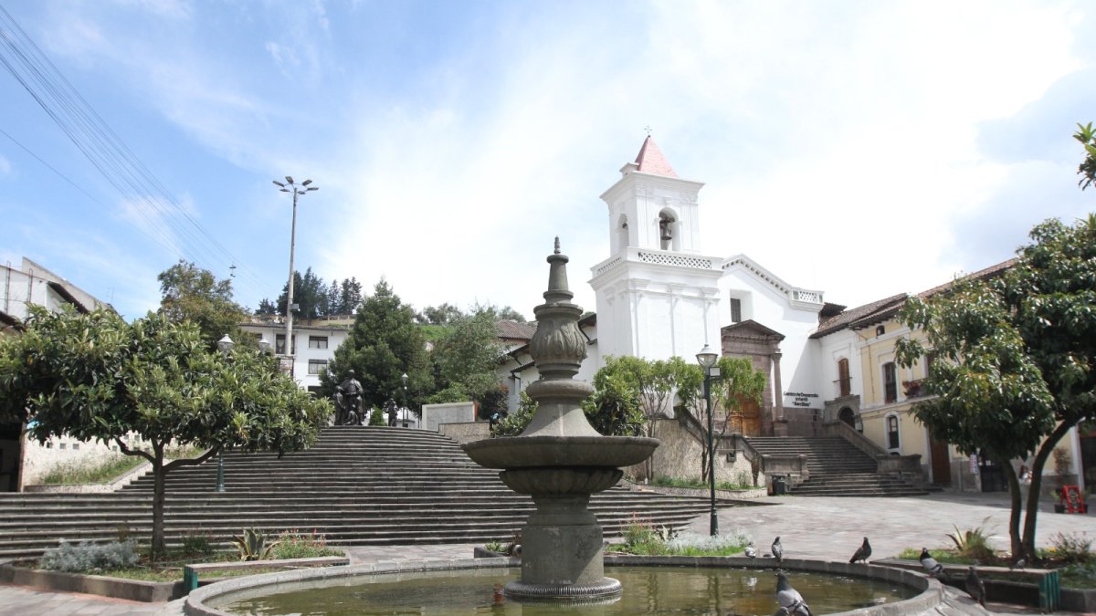 La Plaza San Blas cuenta con más de cuatrocientos años de historia.