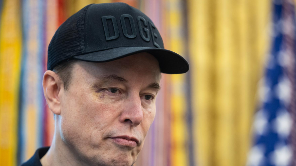 Grok elimina función polémica: la plataforma de inteligencia artificial de X retira herramienta que permitía generar imágenes de desnudos falsos, tras denuncias por uso indebido y riesgos éticos.