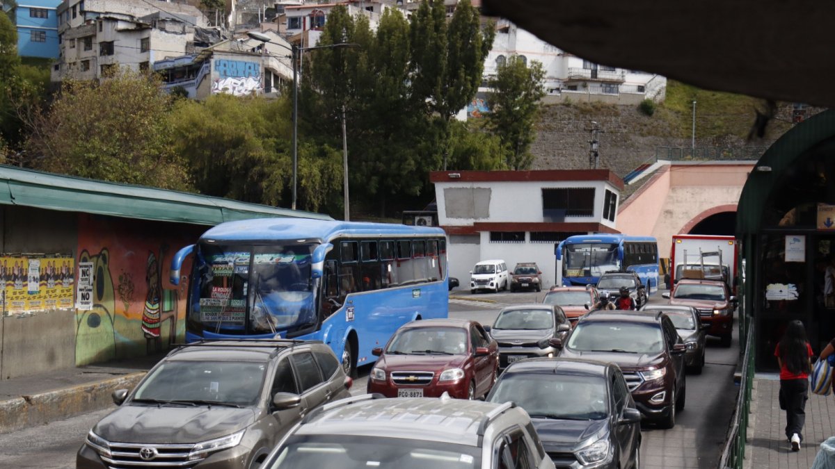 El dispositivo conocido como tercera placa se colocará en el parabrisas de los vehículos.