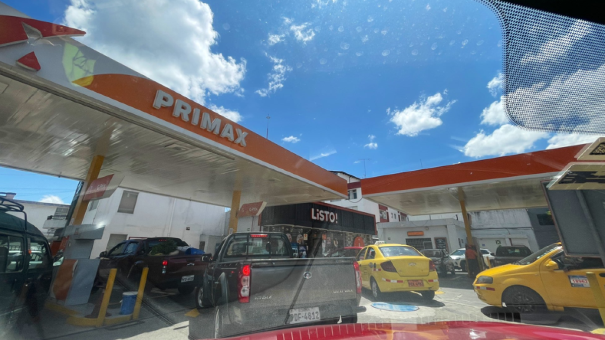 ¿Qué factores influyen en la fijación del precio de la gasolina en Ecuador?