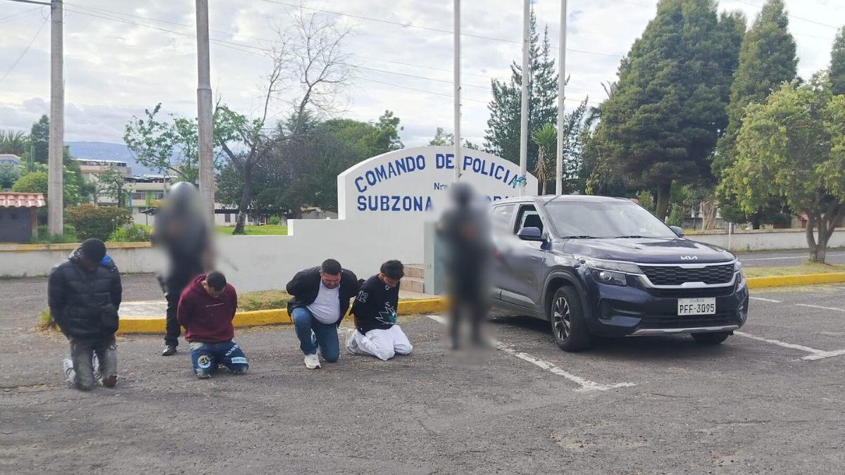 Los detenidos fueron llevados al comando de policía de Cotopaxi.