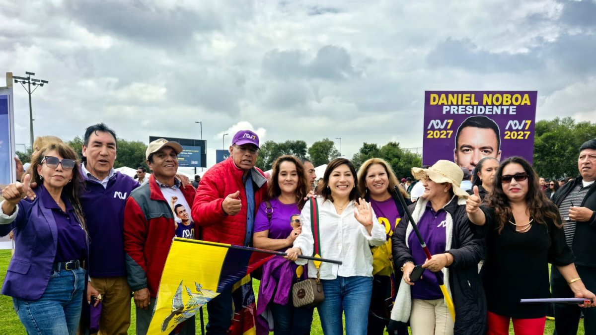 Los asambleístas Inés Alarcón, Andrés Castillo y Diana Jácome participaron del encuentro.